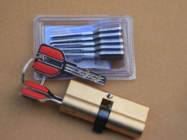 双湖24小时上门开锁公司